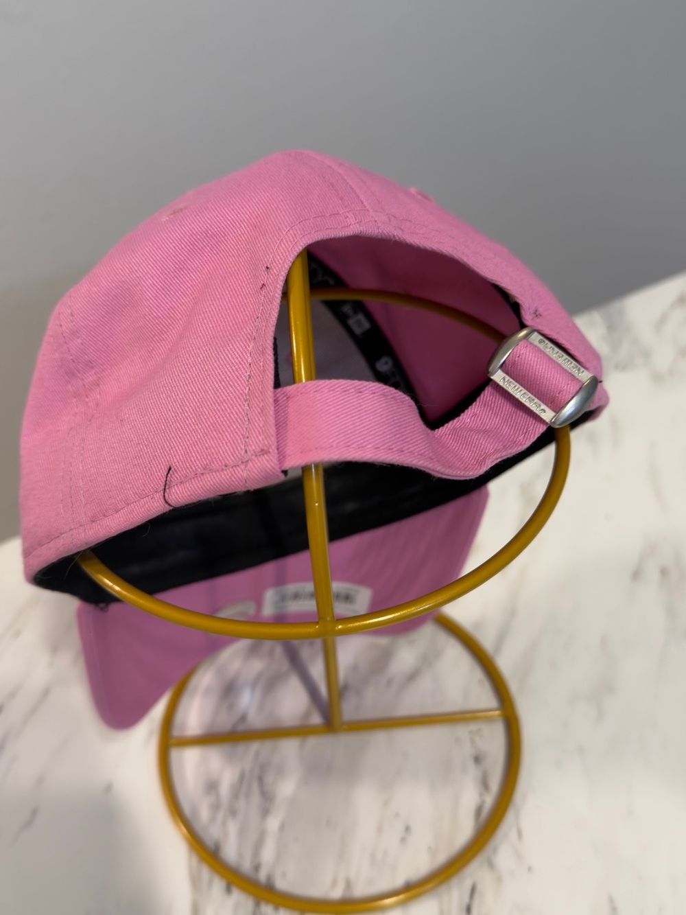 New Era Women's Pink NY Logo Baseball Cap - Picture 3 of 7